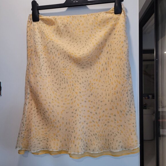 Cute soft flower pattern skirt - Picture 1 of 4